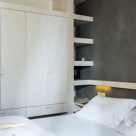 G&e Harbour 12 Apartment
